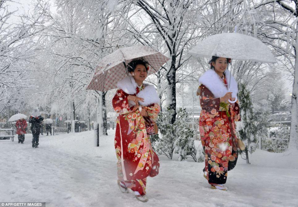Фотография: Юные японки празднуют вступление во взрослую жизнь №3 - BigPicture.ru