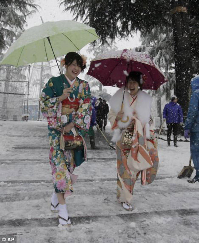 Фотография: Юные японки празднуют вступление во взрослую жизнь №5 - BigPicture.ru