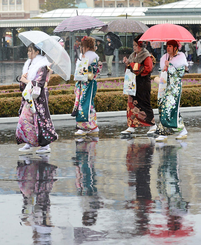 Фотография: Юные японки празднуют вступление во взрослую жизнь №6 - BigPicture.ru