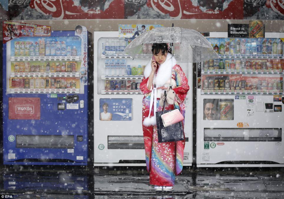 Фотография: Юные японки празднуют вступление во взрослую жизнь №7 - BigPicture.ru