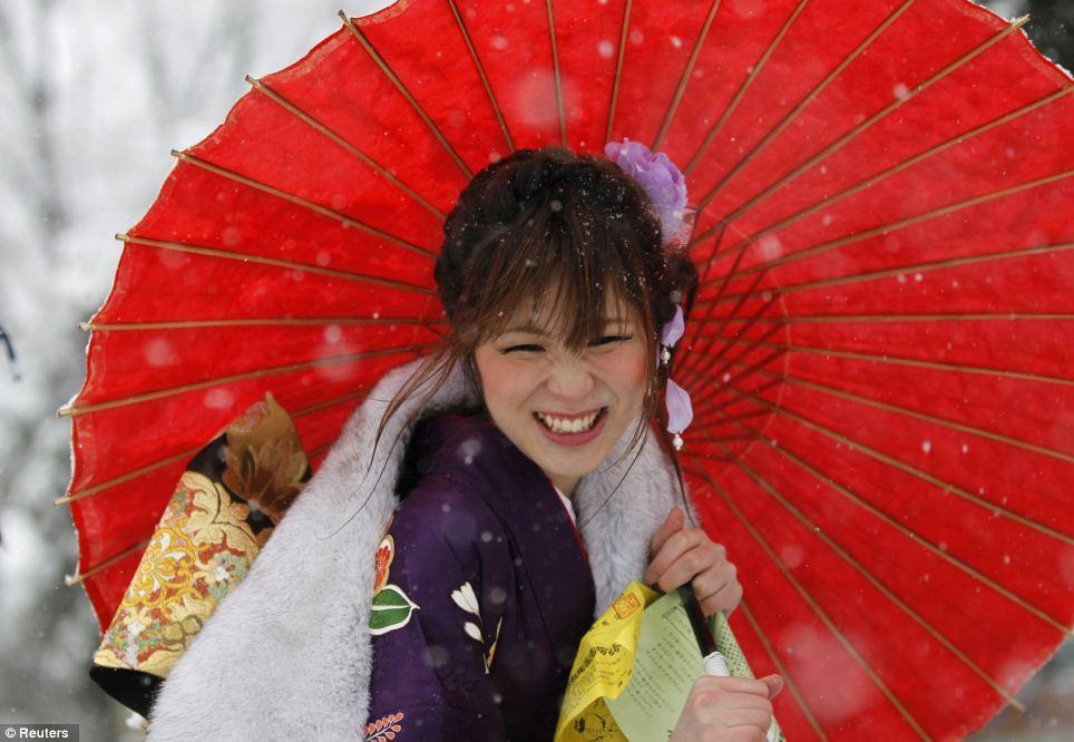 Фотография: Юные японки празднуют вступление во взрослую жизнь №9 - BigPicture.ru