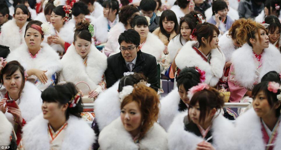 Фотография: Юные японки празднуют вступление во взрослую жизнь №13 - BigPicture.ru