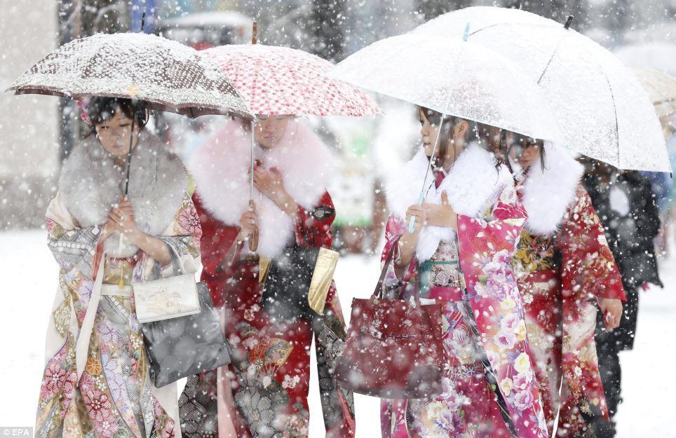 Фотография: Юные японки празднуют вступление во взрослую жизнь №14 - BigPicture.ru