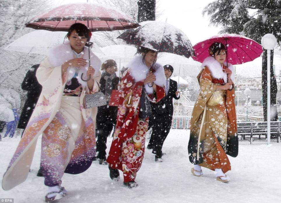Фотография: Юные японки празднуют вступление во взрослую жизнь №20 - BigPicture.ru