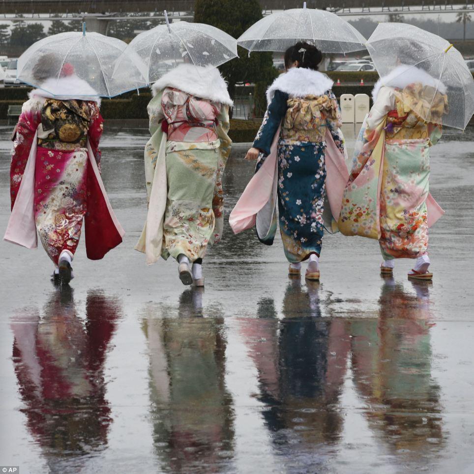 Фотография: Юные японки празднуют вступление во взрослую жизнь №21 - BigPicture.ru