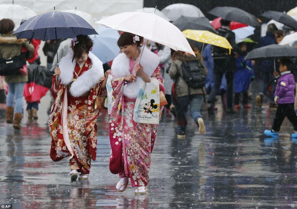 Фотография: Юные японки празднуют вступление во взрослую жизнь №23 - BigPicture.ru