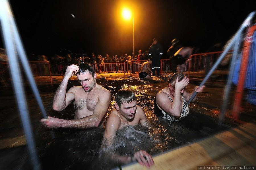 Фотография: Крещенские купания на Спортивной Набережной Владивостока №26 - BigPicture.ru