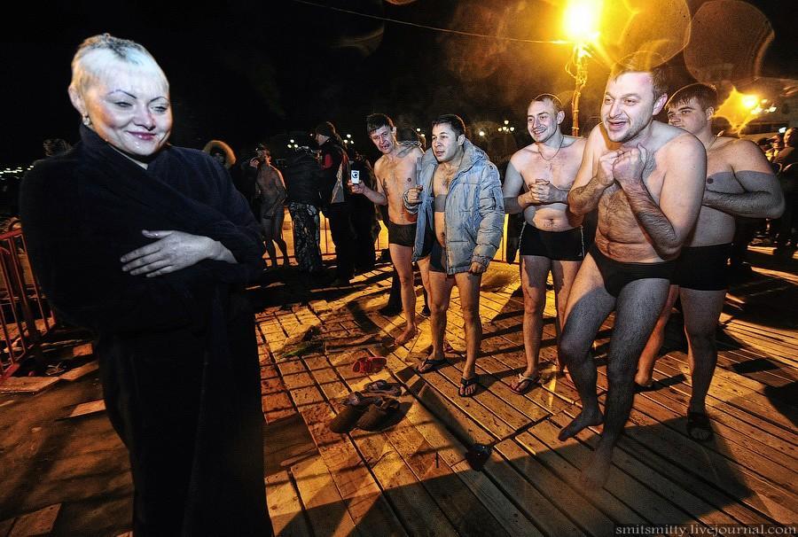 Фотография: Крещенские купания на Спортивной Набережной Владивостока №44 - BigPicture.ru