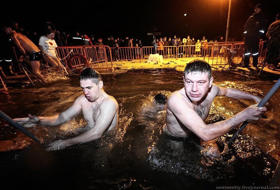 Фотография: Крещенские купания на Спортивной Набережной Владивостока №56 - BigPicture.ru