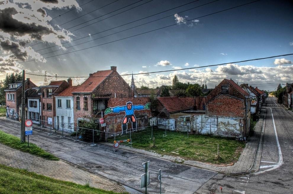 Фотография: Заброшенная деревня Доэл и ее удивительный стрит-арт №2 - BigPicture.ru