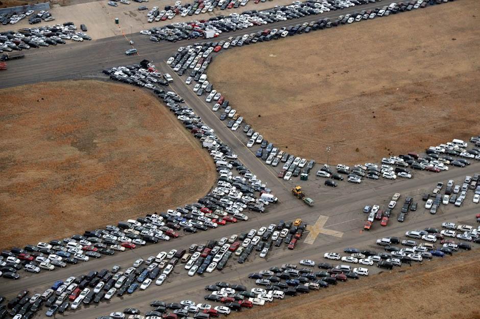 Фотография: Автомобили-утопленники на аэродроме в США ждут своего часа №3 - BigPicture.ru