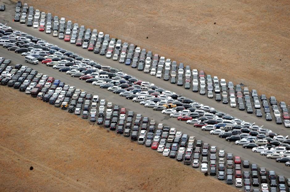 Фотография: Автомобили-утопленники на аэродроме в США ждут своего часа №7 - BigPicture.ru