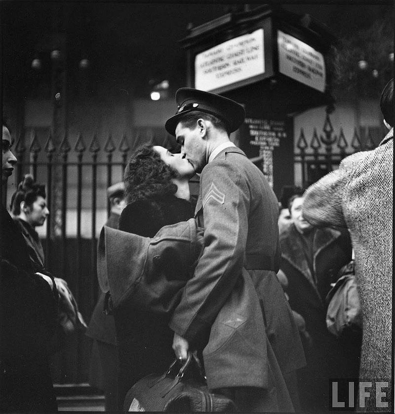 Фотография: Прощание американки. Пенсильванский вокзал. 1943 №11 - BigPicture.ru