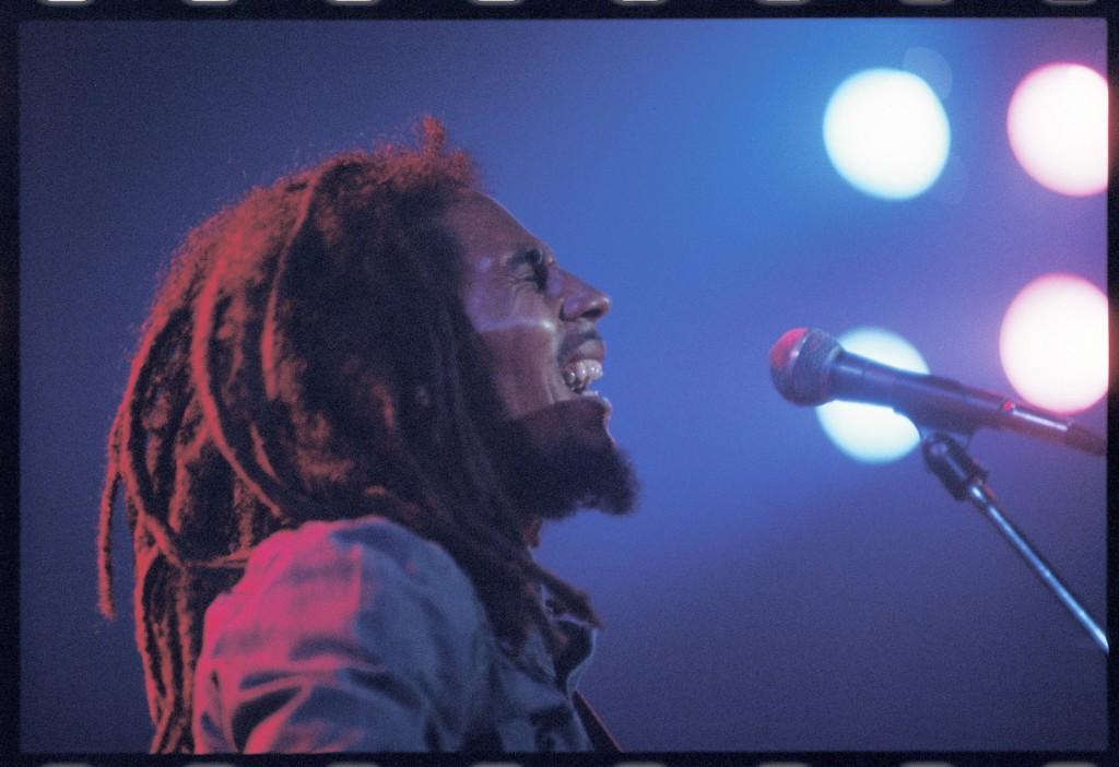 Фотография: Мятежная душа: портреты Боба Марли на Ямайке и за ее пределами №10 - BigPicture.ru