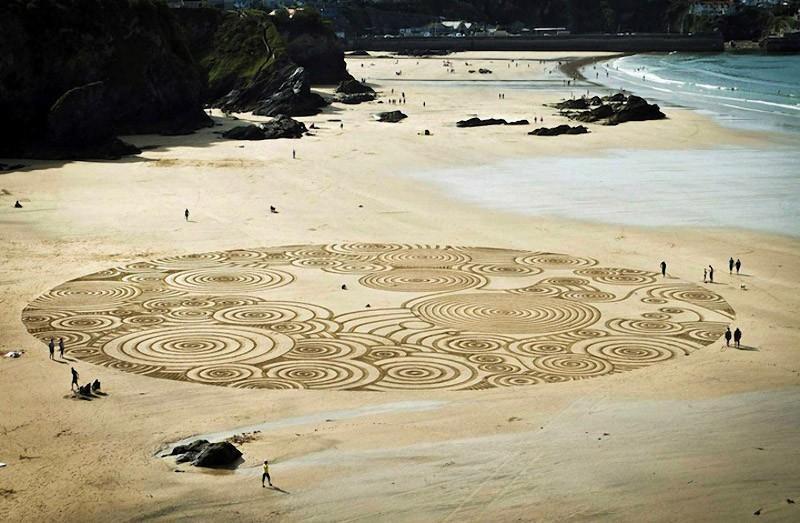 Искусство на час – Тони Плант и его картины на песке