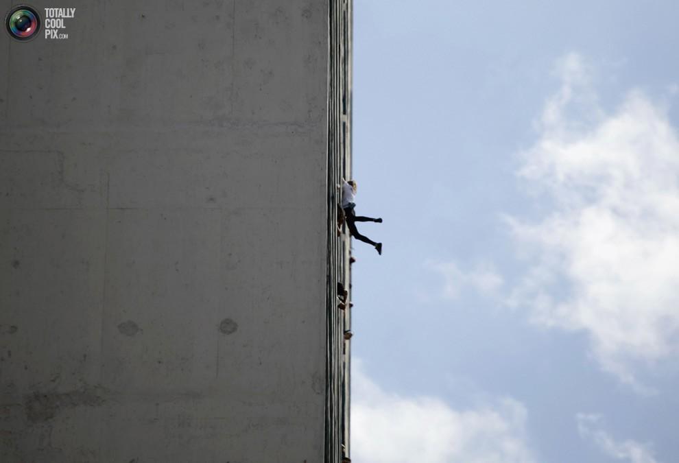 Фотография: Ален Робер покорил самое высокое здание Гаваны №5 - BigPicture.ru