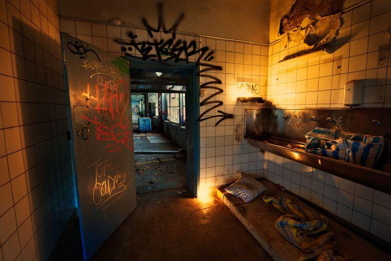 Фотография: Ощути романтику бездомной жизни - переночуй в бомж-отеле №3 - BigPicture.ru