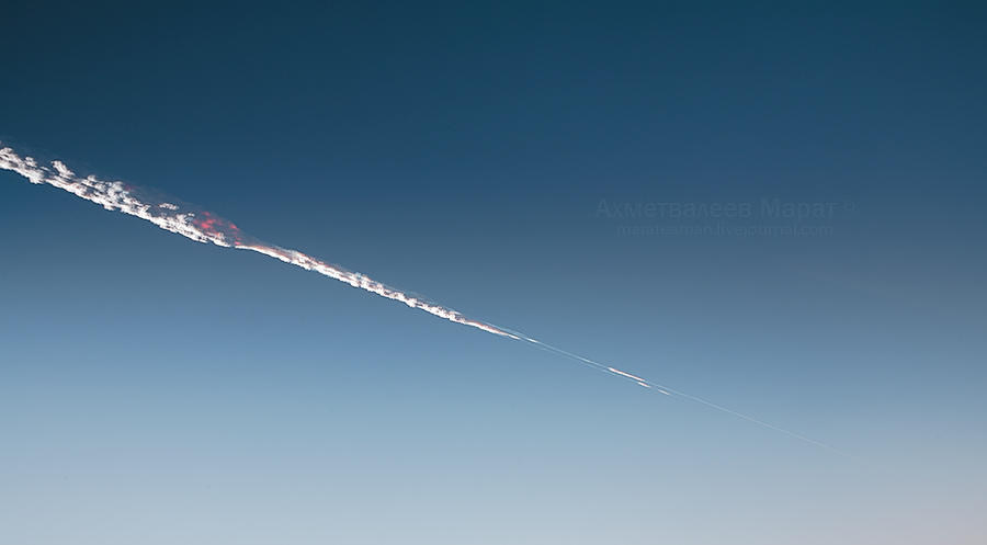 Фотография: Взрыв метеорита в небе над Челябинском (Чебаркульский метеорит). Полный фото-отчет с комментариями №8 - BigPicture.ru