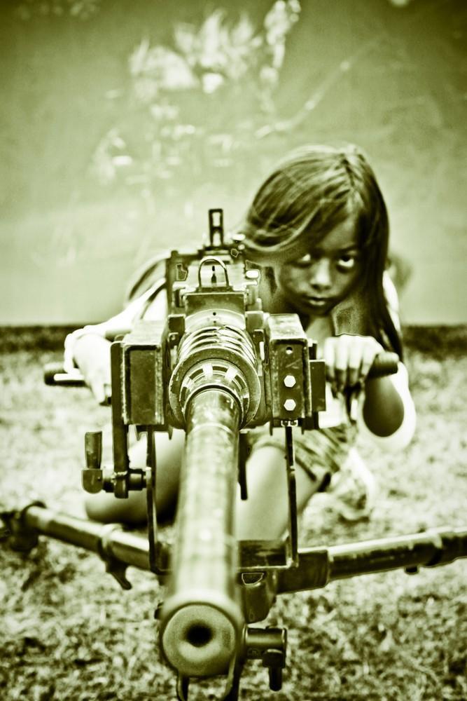 Фотография: Девушки и оружие №15 - BigPicture.ru