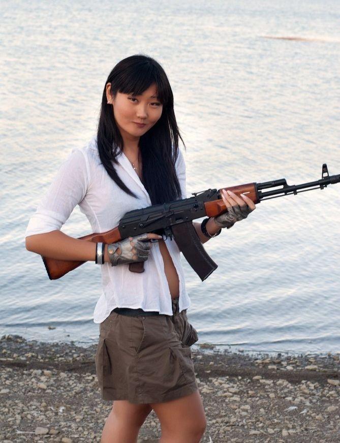 Фотография: Девушки и оружие №26 - BigPicture.ru