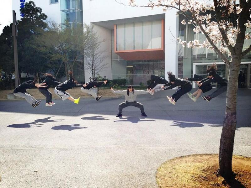 Новый фото-мэм: суперэнергетическая атака японских школьниц
