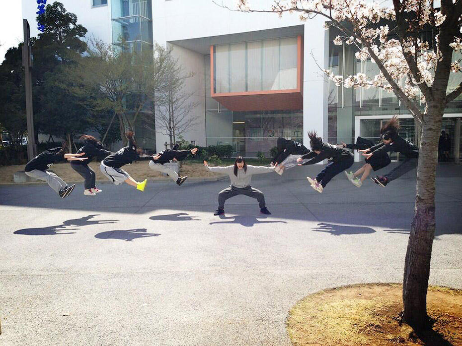 Фотография: Новый фото-мэм: суперэнергетическая атака японских школьниц №10 - BigPicture.ru