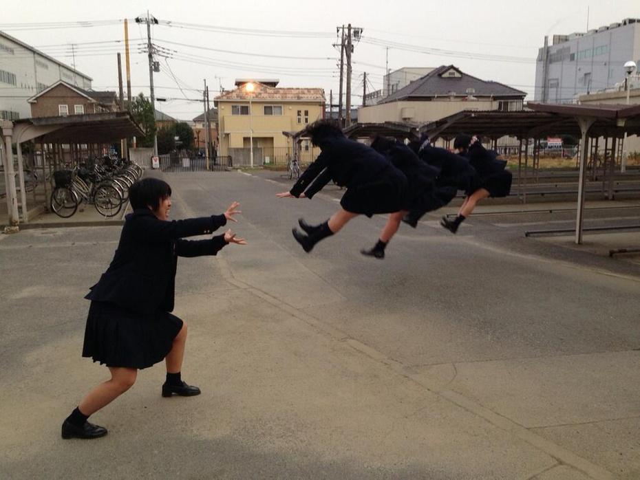 Фотография: Новый фото-мэм: суперэнергетическая атака японских школьниц №13 - BigPicture.ru