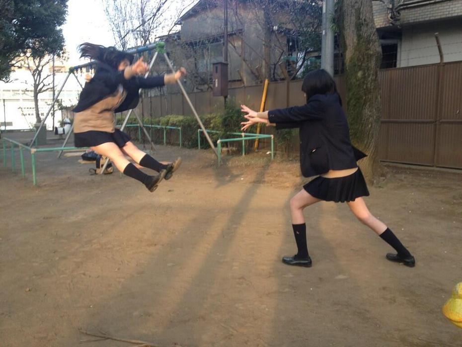 Фотография: Новый фото-мэм: суперэнергетическая атака японских школьниц №17 - BigPicture.ru