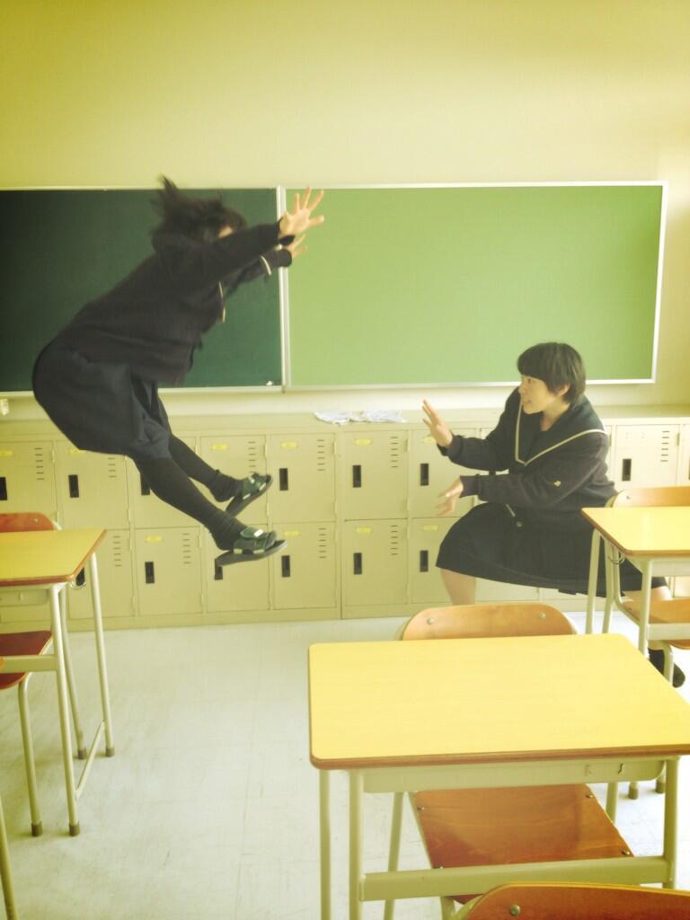 Фотография: Новый фото-мэм: суперэнергетическая атака японских школьниц №16 - BigPicture.ru