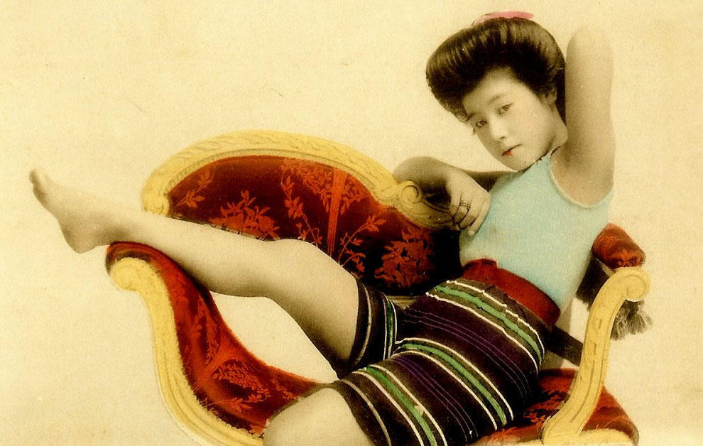 Японский пин-ап — открытки с гейшами в купальниках