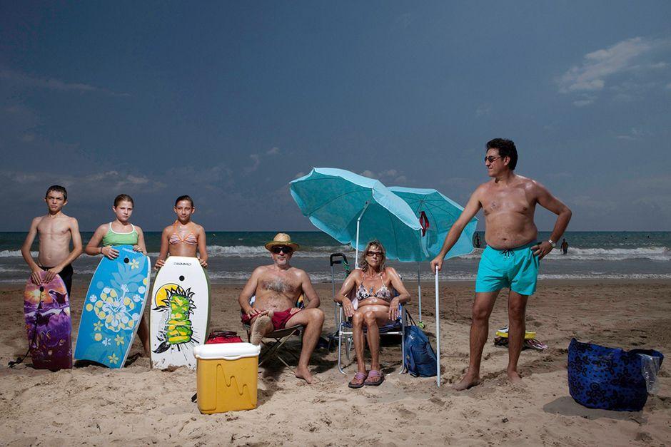 Фотография: Лусия Херреро: Семья на пляже №9 - BigPicture.ru