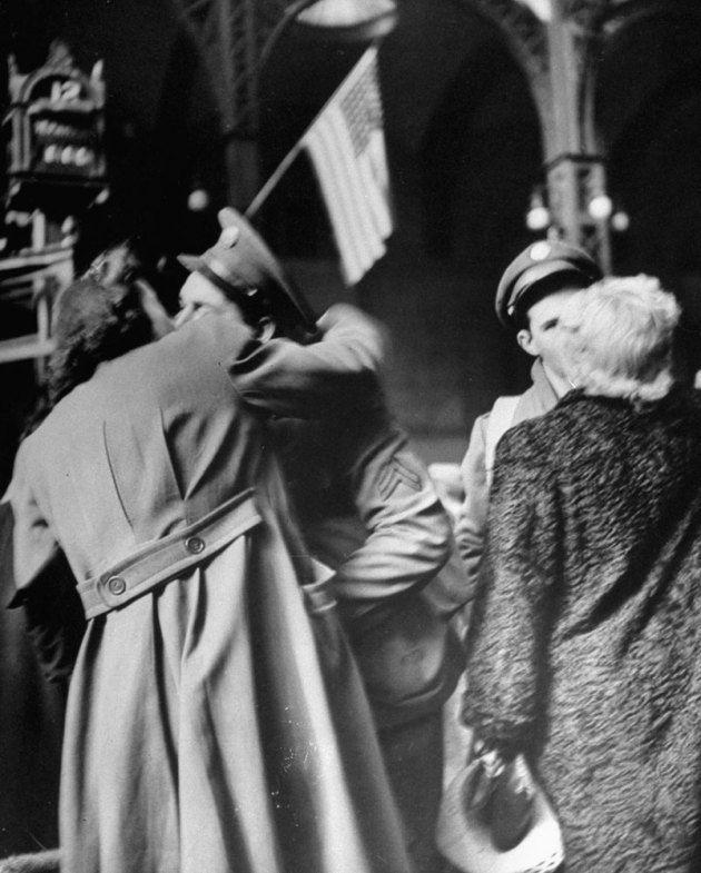 Фотография: Прощание американки. Пенсильванский вокзал. 1943 №26 - BigPicture.ru