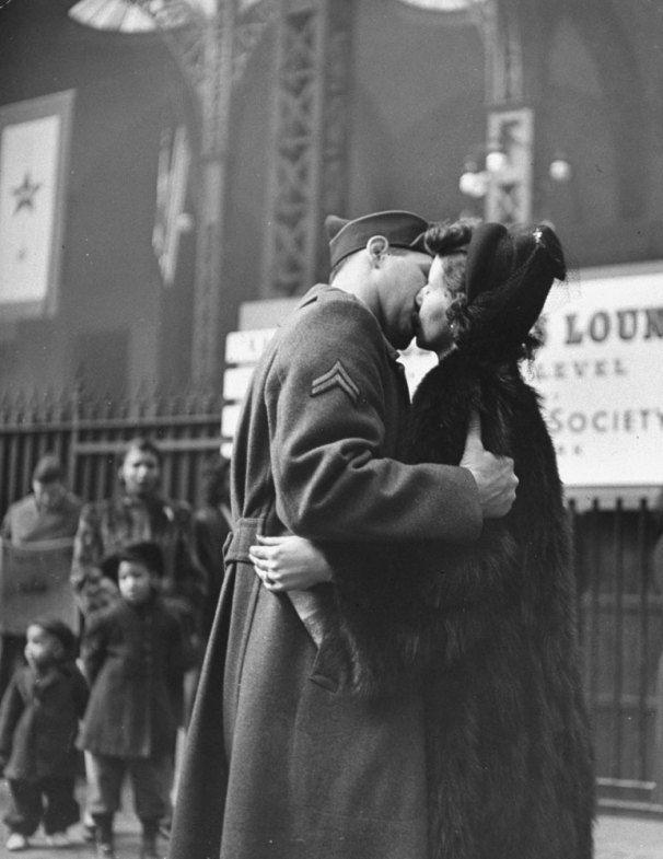 Фотография: Прощание американки. Пенсильванский вокзал. 1943 №20 - BigPicture.ru