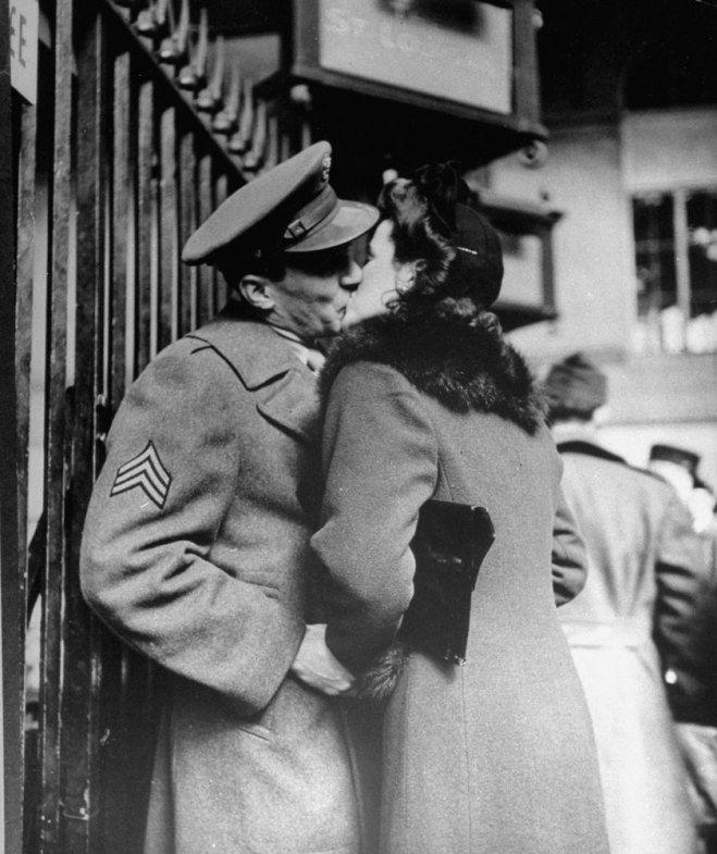 Фотография: Прощание американки. Пенсильванский вокзал. 1943 №31 - BigPicture.ru