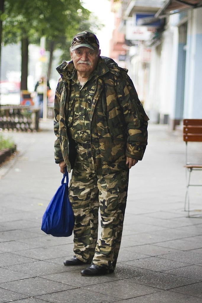 Фотография: Харизматичный старичок Али каждый день демонстрирует новый лук №29 - BigPicture.ru
