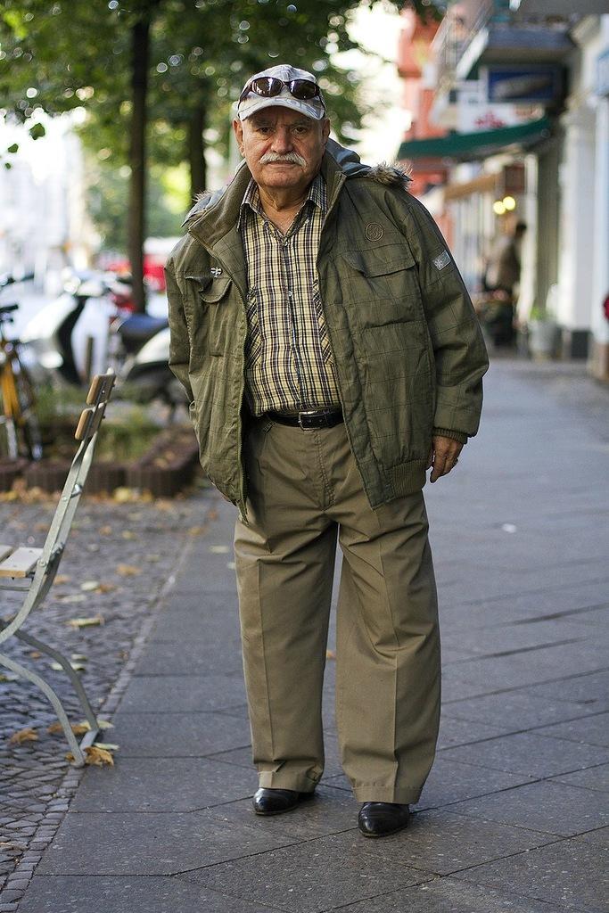 Фотография: Харизматичный старичок Али каждый день демонстрирует новый лук №27 - BigPicture.ru