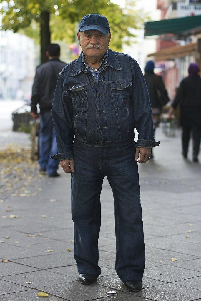Фотография: Харизматичный старичок Али каждый день демонстрирует новый лук №17 - BigPicture.ru
