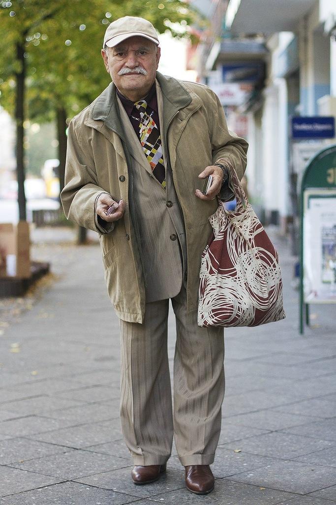 Фотография: Харизматичный старичок Али каждый день демонстрирует новый лук №16 - BigPicture.ru