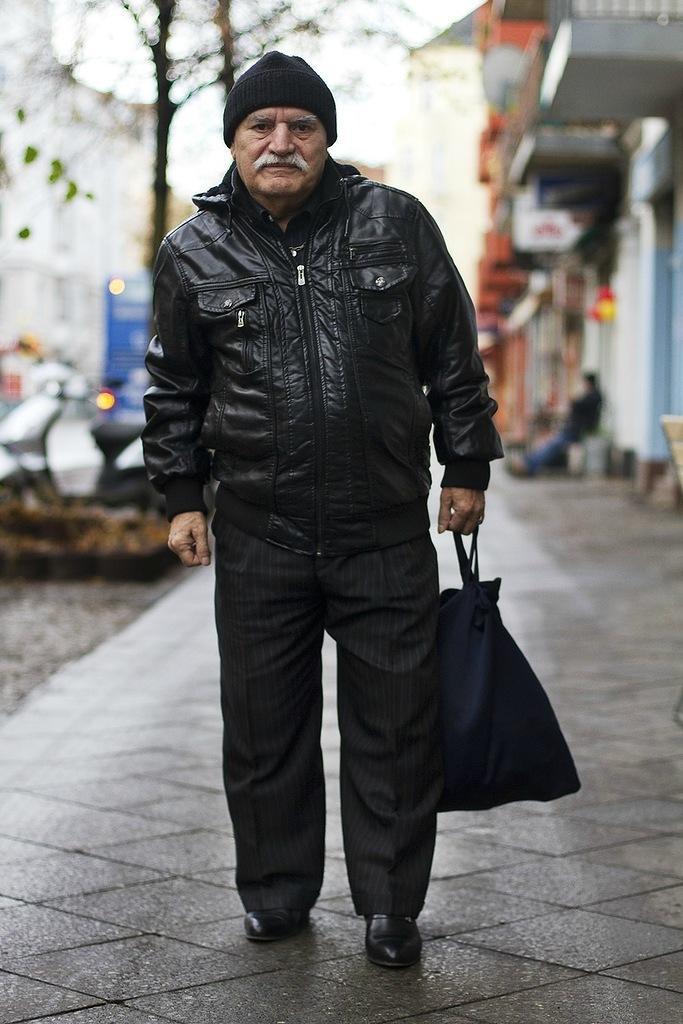 Фотография: Харизматичный старичок Али каждый день демонстрирует новый лук №10 - BigPicture.ru