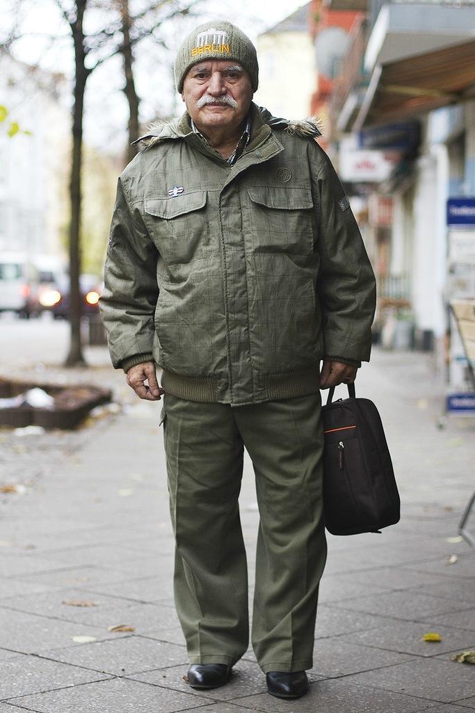 Фотография: Харизматичный старичок Али каждый день демонстрирует новый лук №19 - BigPicture.ru