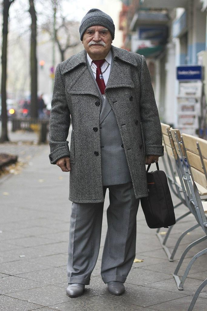 Фотография: Харизматичный старичок Али каждый день демонстрирует новый лук №6 - BigPicture.ru