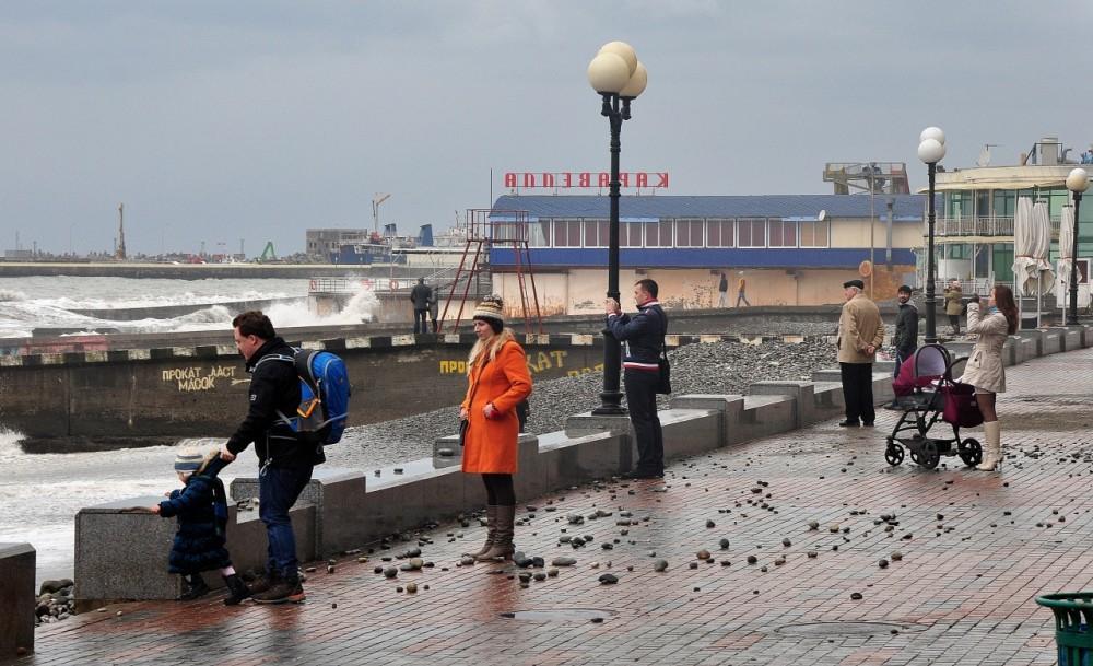 Фотография: В Сочи штормом разбило центральную набережную №11 - BigPicture.ru