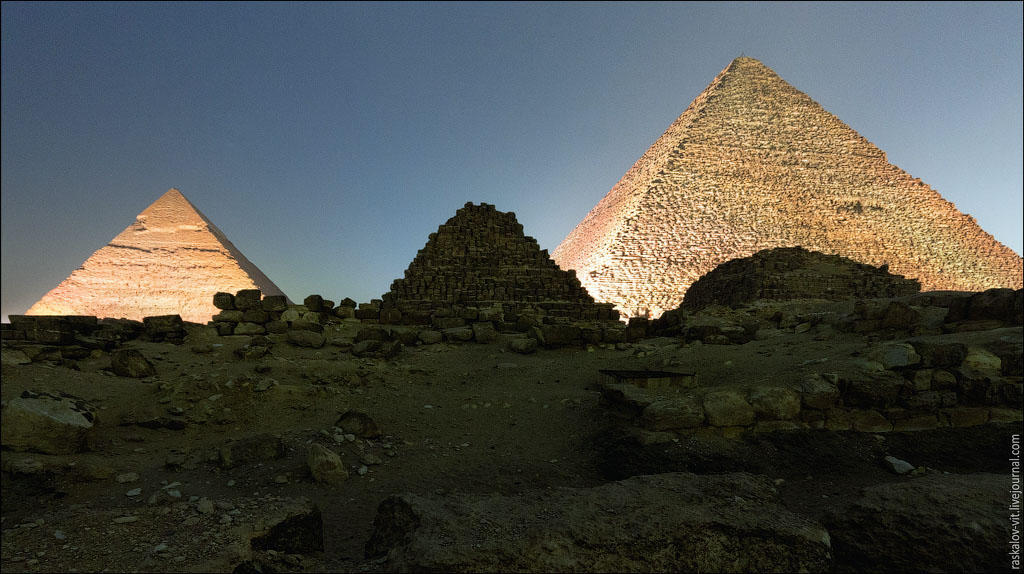 Фотография: Московские руферы забрались на египетские пирамиды №2 - BigPicture.ru
