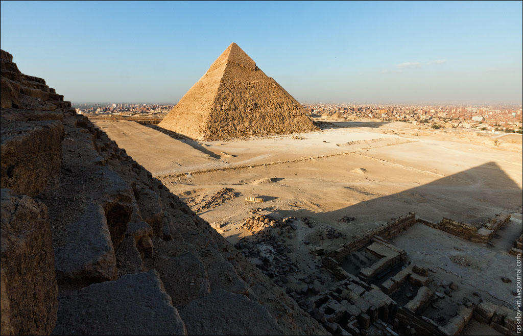 Фотография: Московские руферы забрались на египетские пирамиды №7 - BigPicture.ru