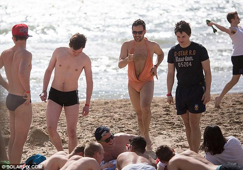 Фотография: Море, солнце и… слишком много сангрии! Британские студенты отдыхают на Салоуфесте №26 - BigPicture.ru