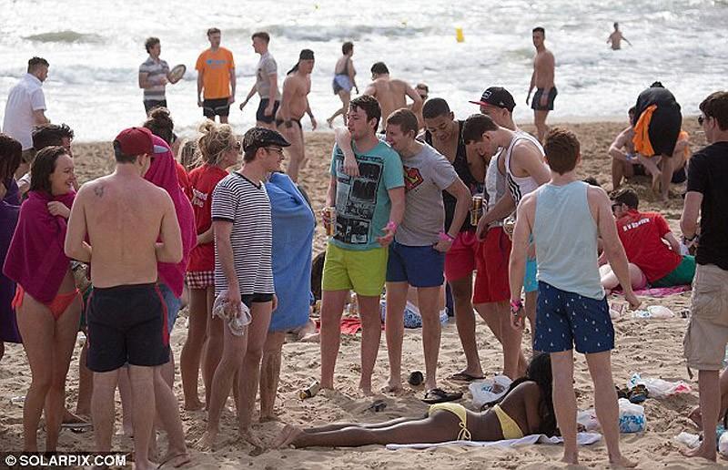Фотография: Море, солнце и… слишком много сангрии! Британские студенты отдыхают на Салоуфесте №31 - BigPicture.ru