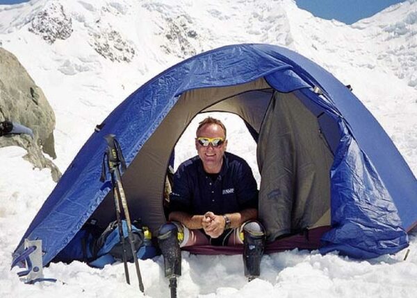 Марк Инглис — первый альпинист, покоривший Эверест без ног