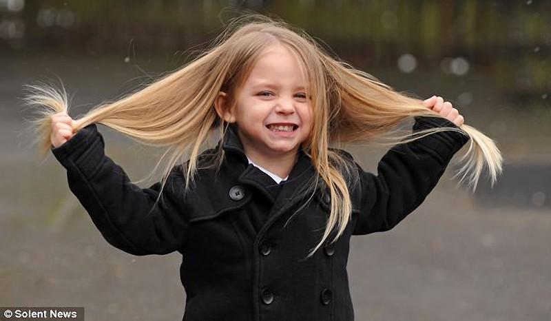 Фотография: Мальчик отдает свои длинные волосы на благотворительность №1 - BigPicture.ru