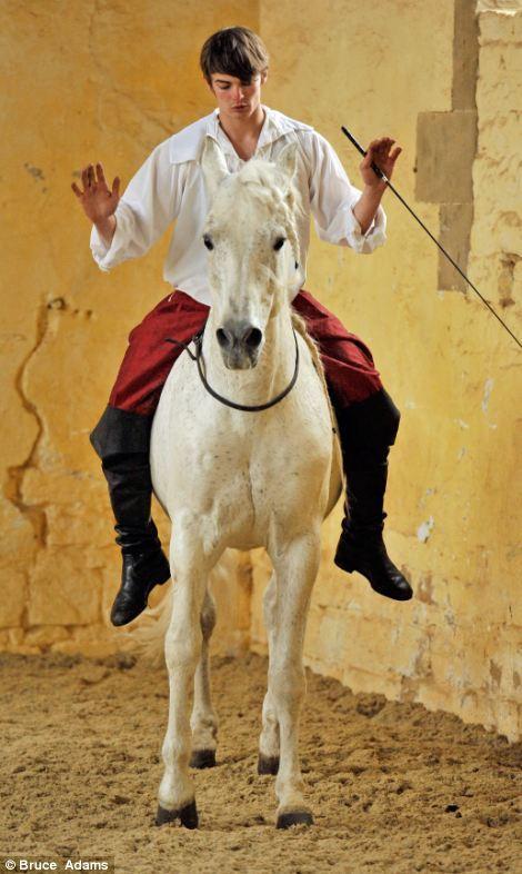 Фотография: Балетная школа для лошадей №8 - BigPicture.ru