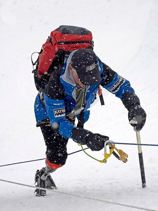 Фотография: Марк Инглис: первый альпинист, покоривший Эверест без ног №6 - BigPicture.ru